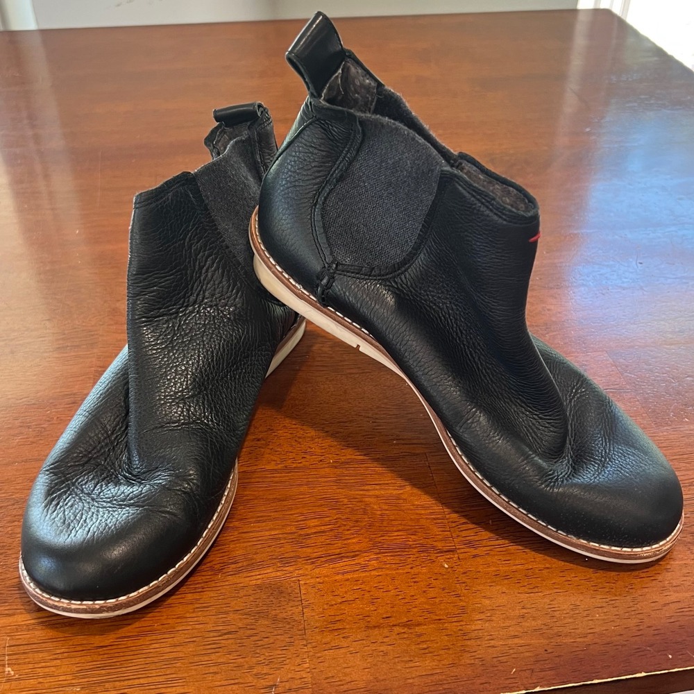 Ellen DeGeneres Waide Love Black‎ Leather Chelsea Ankle Boots Size 8M Pull On